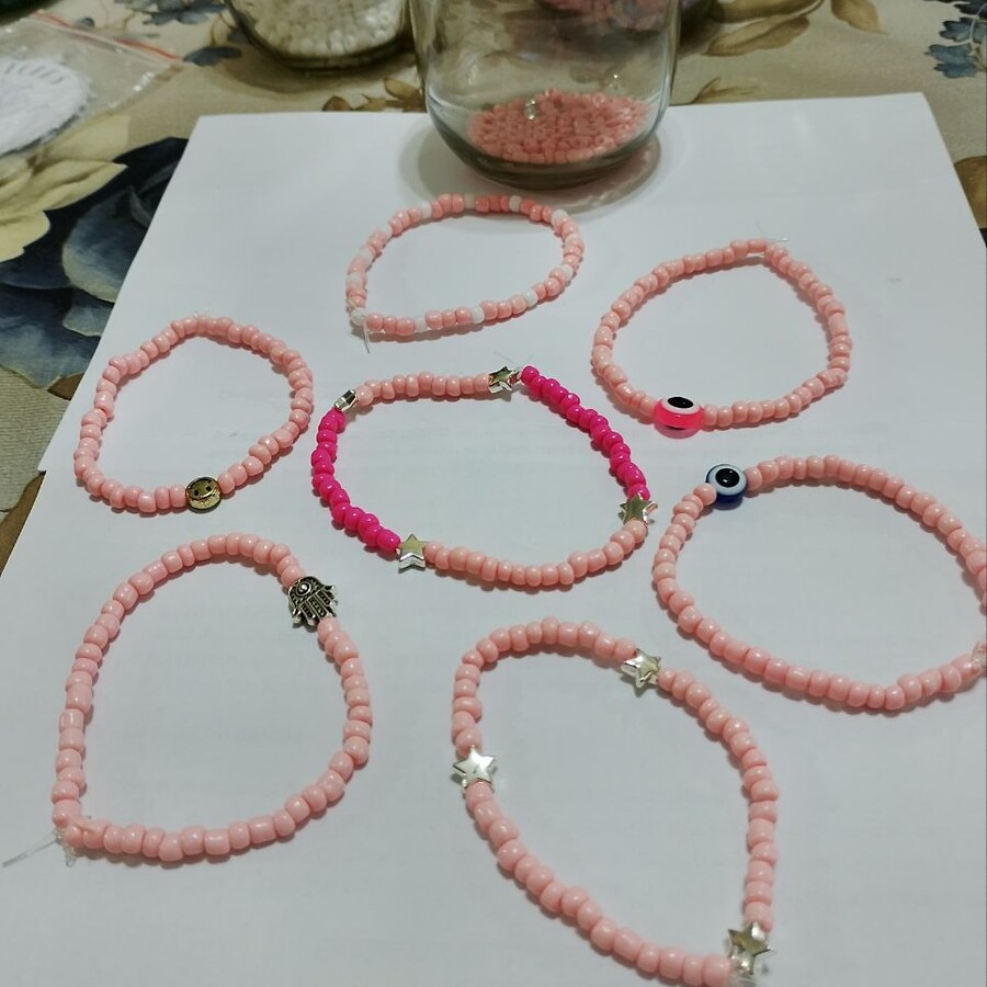Pulseras artesanales rosas